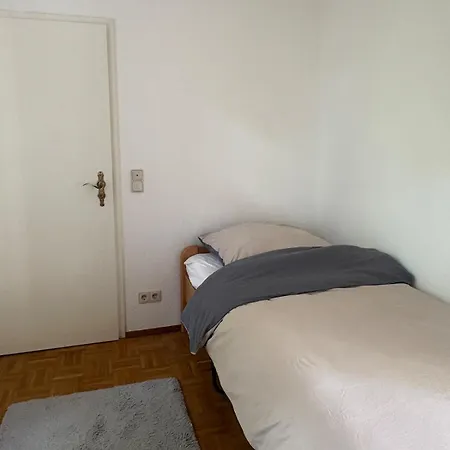 Emilias An Der Prinzenquelle Mit Herkules Blick